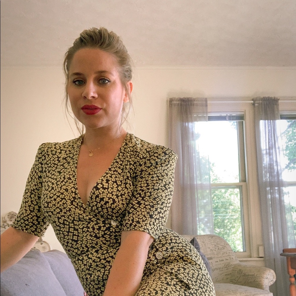 Meet your Posher, Caitlin